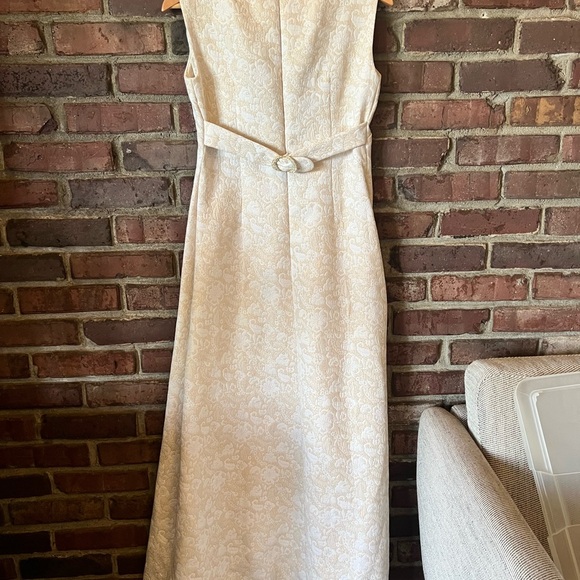 Vintage 1960s 1970s does Regency Quilted Gold and Cream Dress Size Small - Picture 11 of 11